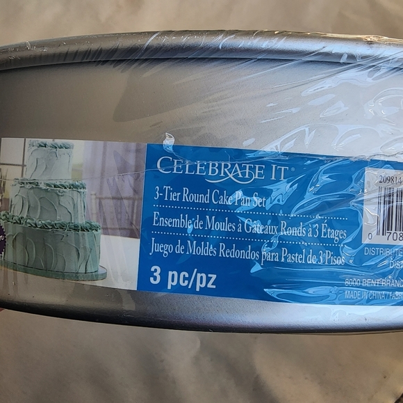 Wilton Celebrate It Round Cake Pan Set of 3 Tiered Cake - Picture 5 of 5